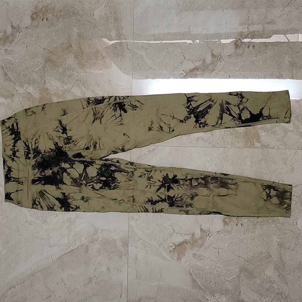 Alphalete leggings size small. Excellent condition.